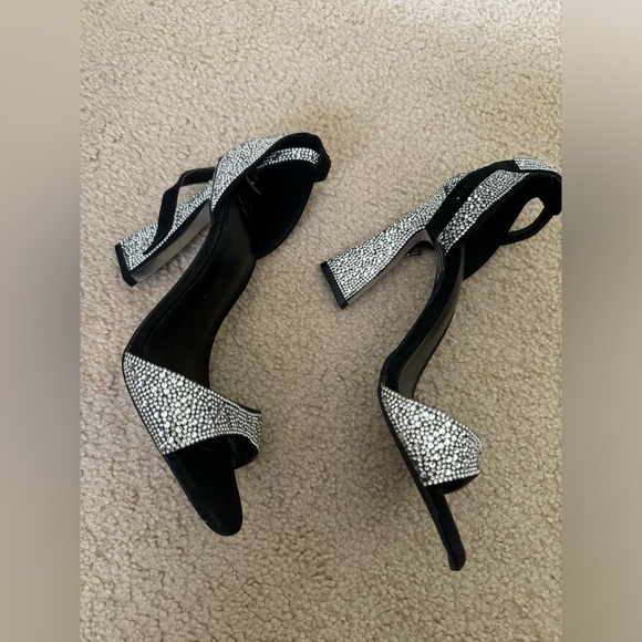 JLO heels - Picture 3 of 4